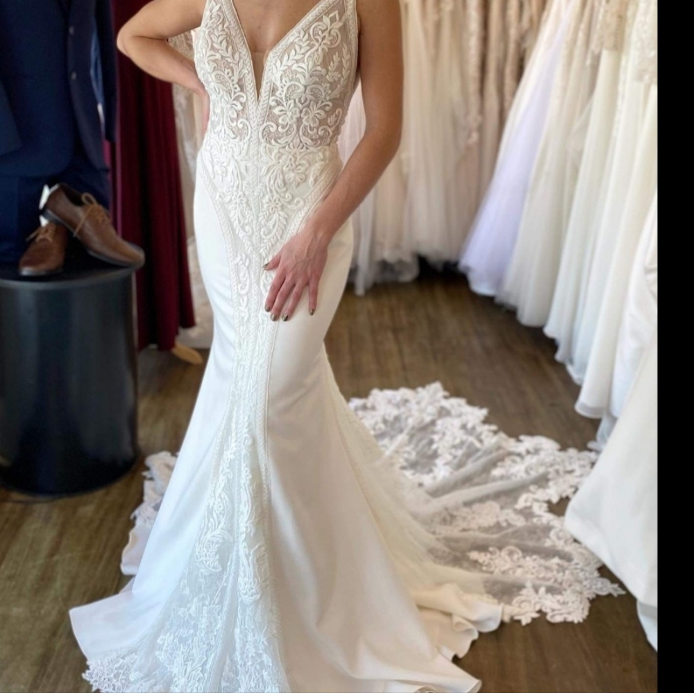 Essesnce of Australia sample wedding dress